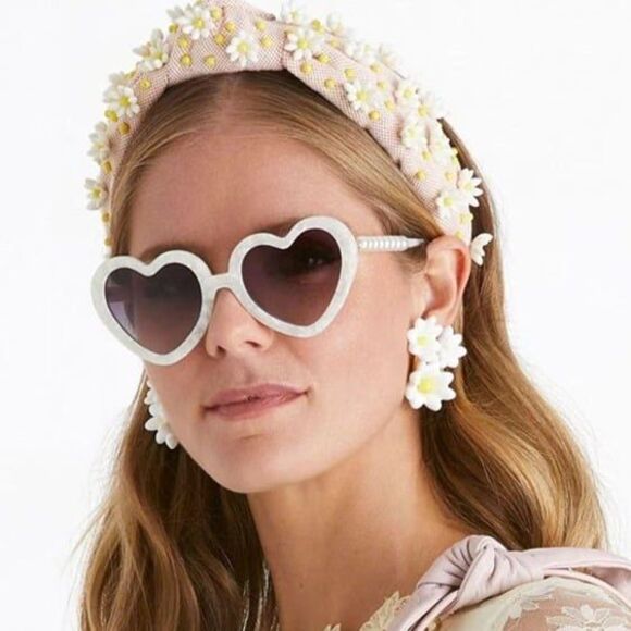 New! $148 Lele Sadoughi Petunia Bouquet Clip-On Earrings - Picture 2 of 5